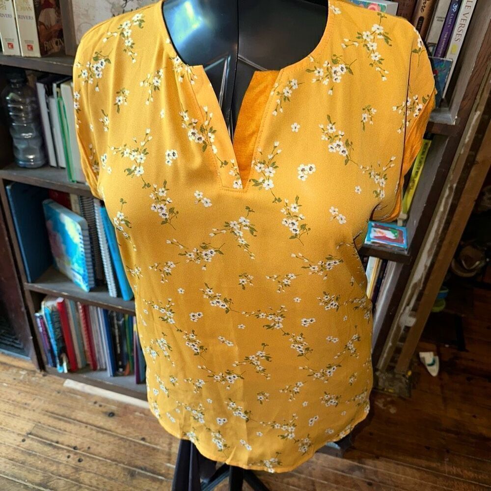 Papermoon Stitchfix split neck goldenrod floral blouse